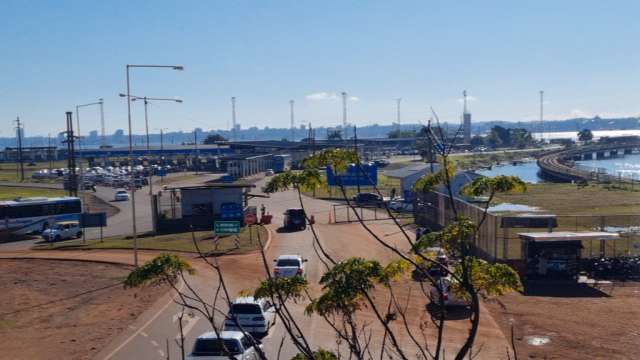 El puente que une Posadas con Encarnación, Paraguay, está experimentando un fuerte movimiento turístico